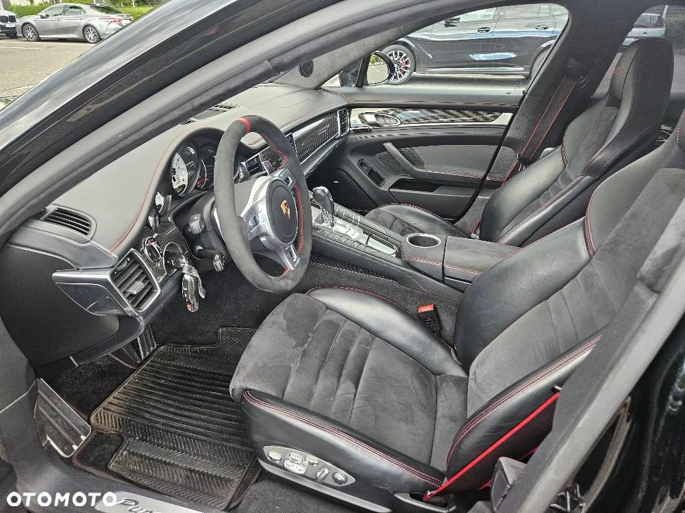 Porsche Panamera GTS - 13