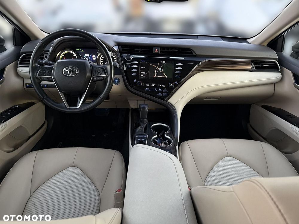 Toyota Camry 2.5 Hybrid Executive CVT - 11