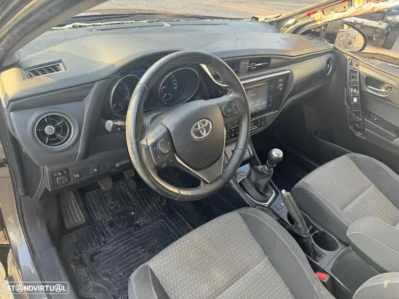 Toyota AURIS 1.4 D-4D de 2017 para peças - 6