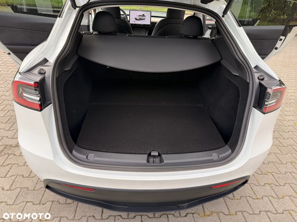 Tesla Model Y - 5