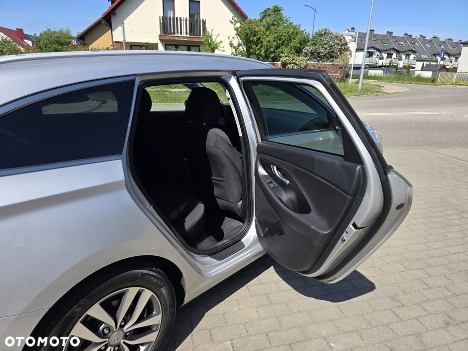 Hyundai i30 1.6 D Premium - 35
