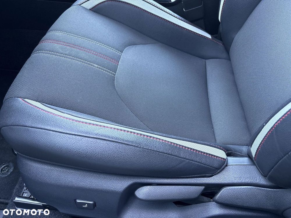 Toyota Corolla 2.0 Hybrid GR Sport - 12