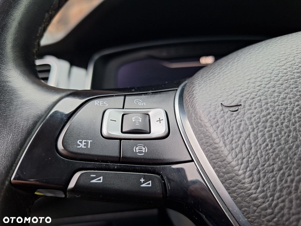 Volkswagen Golf 1.5 TSI ACT OPF Highline - 22