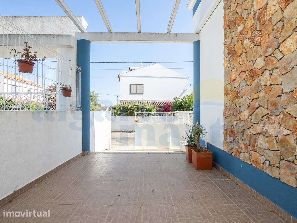 Moradia T2+2 em Condomínio com Piscina | A apenas 800 m da Praia da... - Grande imagem: 4/43