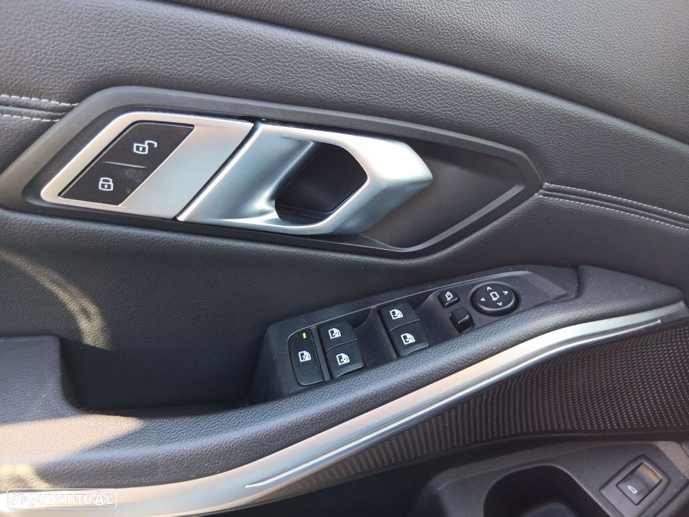 BMW 318 d Touring Line Sport Auto - 16