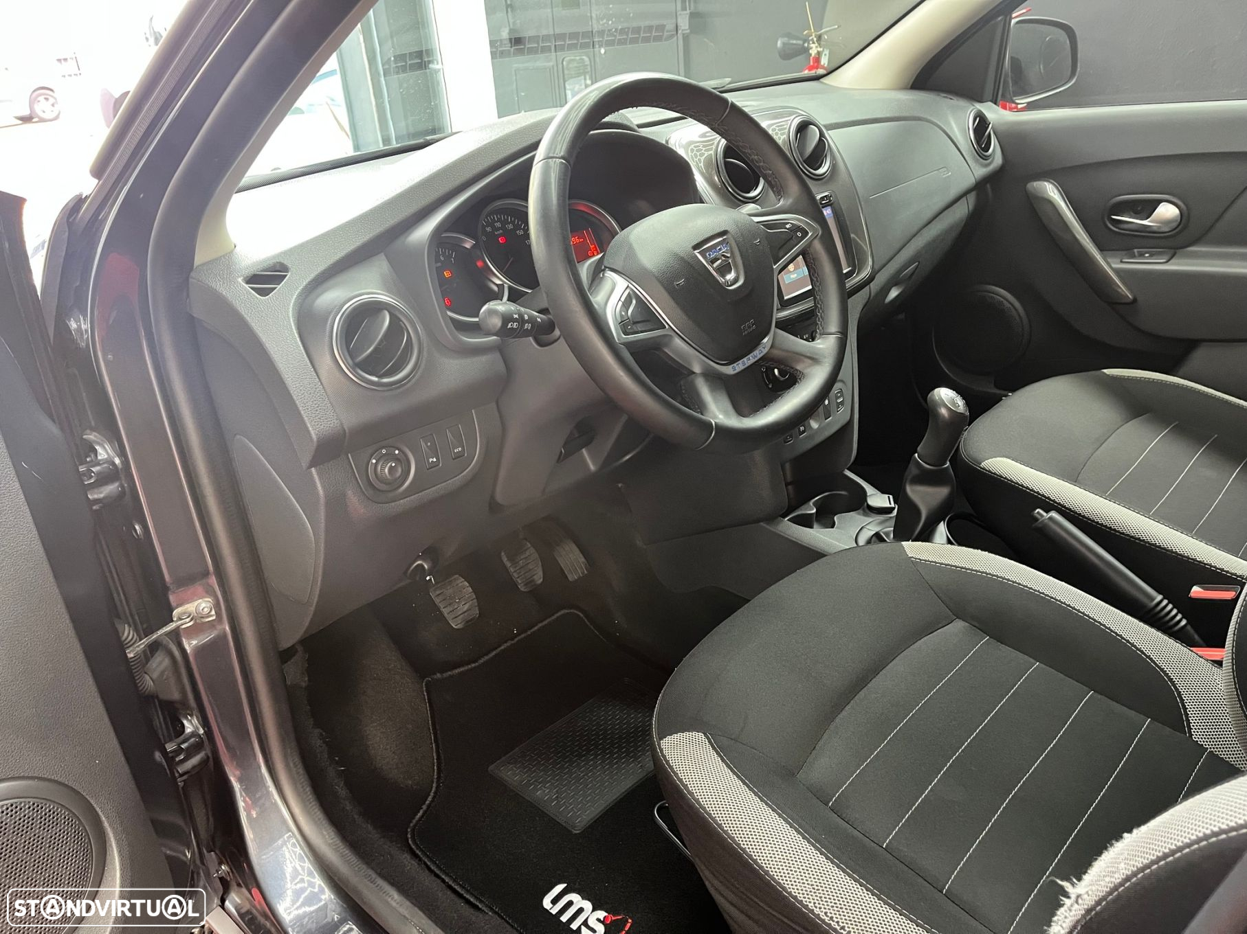 Dacia Logan 0.9 TCe Confort - 8