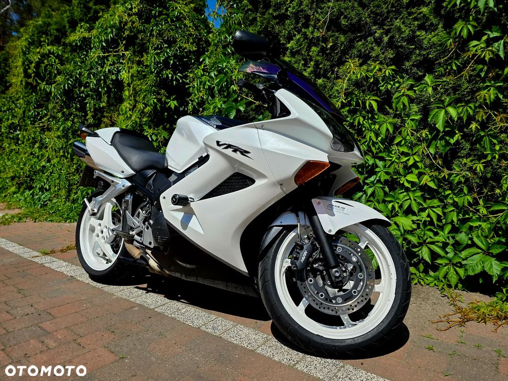 Honda VFR - 1