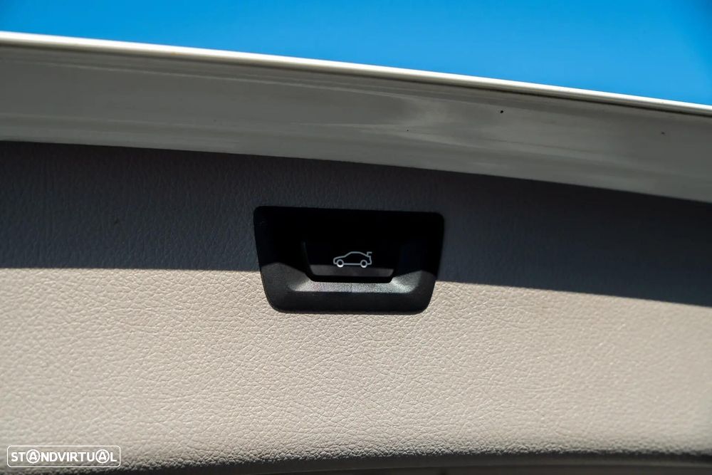 BMW 320 d Auto Line Sport - 31