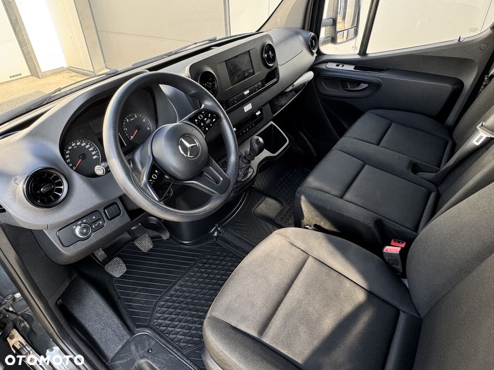 Mercedes-Benz Sprinter - 5