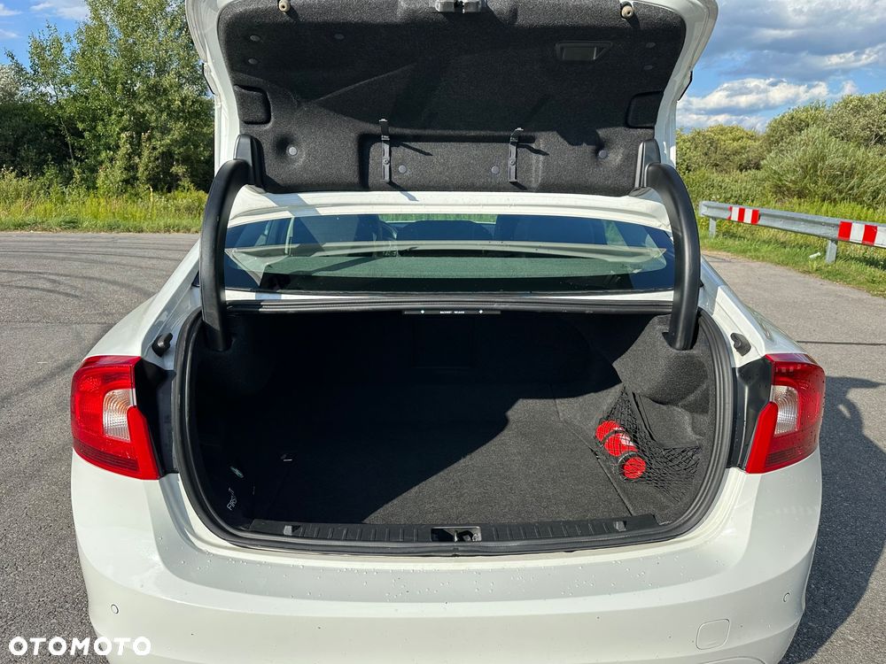 Volvo S60 D5 AWD Momentum - 8