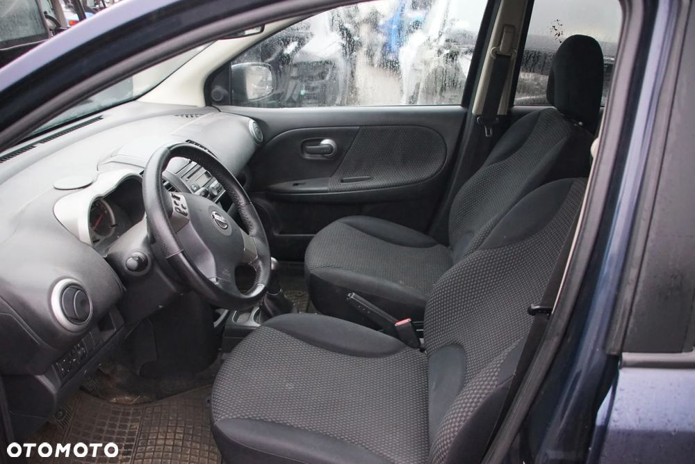 Auto na części - Nissan Note I E11 1.4 16V 88 KM CR14DE JH3103 BW9 2006R Silnik Skrzynia Drzwi Maska Klapa Zderzak Błotnik Szyba Lusterko Lampa Deska Kokpit Sterownik Moduł Czujnik Licznik Kierownica Panel - 8