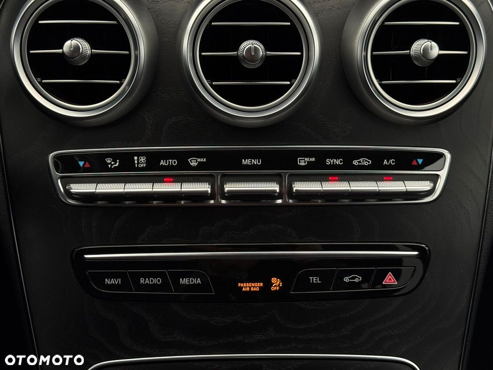 Mercedes-Benz Klasa C 200 4MATIC 9G-TRONIC - 23