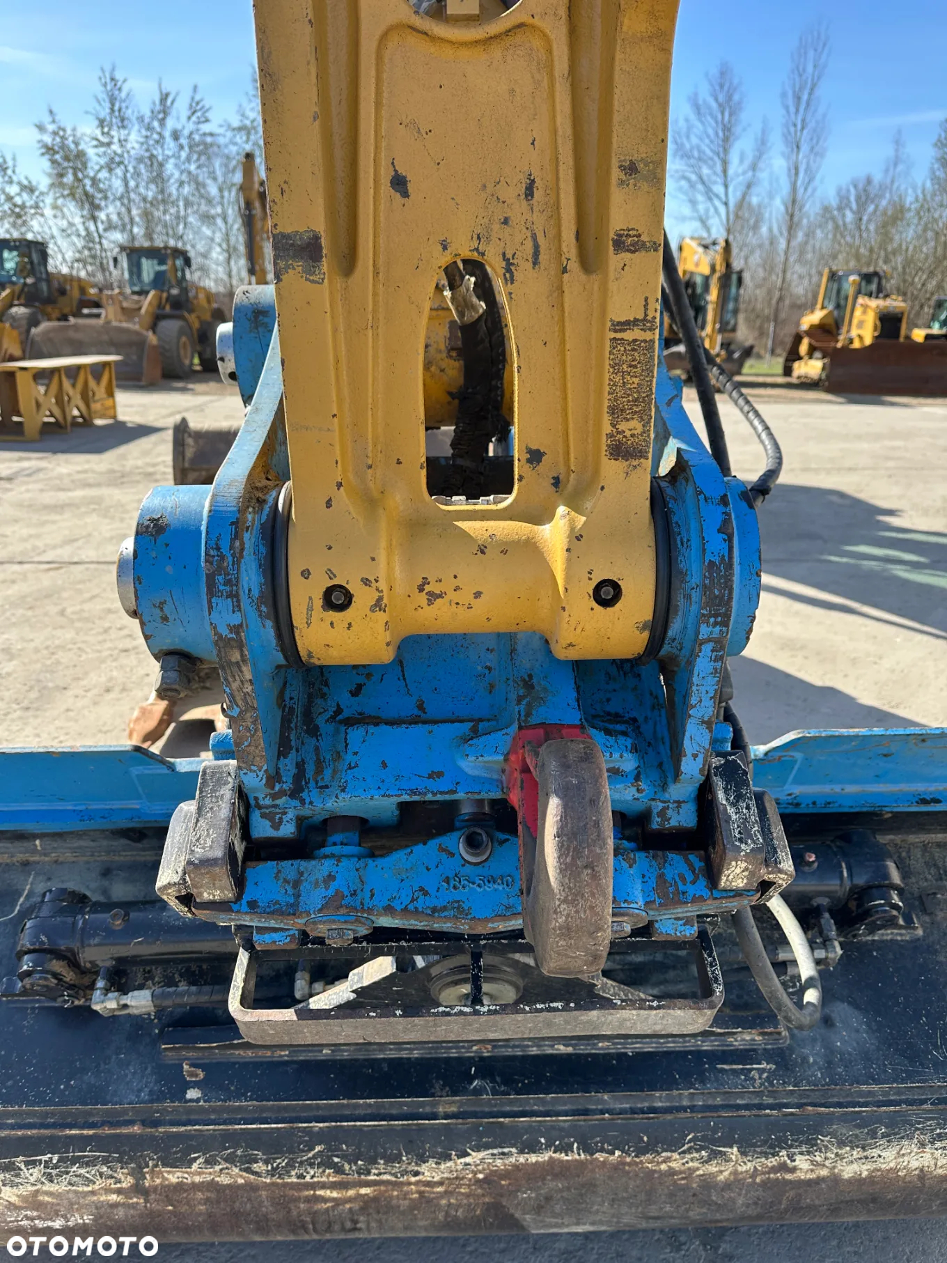 Caterpillar 323 - 37