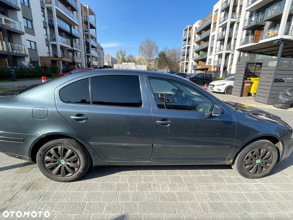 Skoda Octavia 1.6 Ambiente - 24
