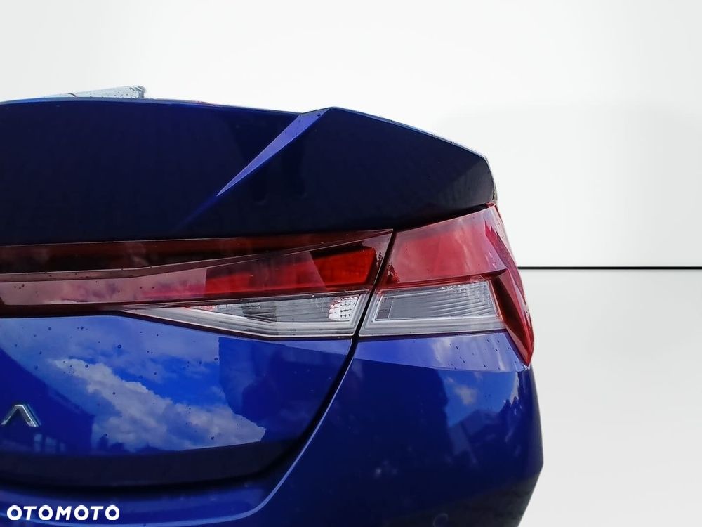 Hyundai Elantra - 23