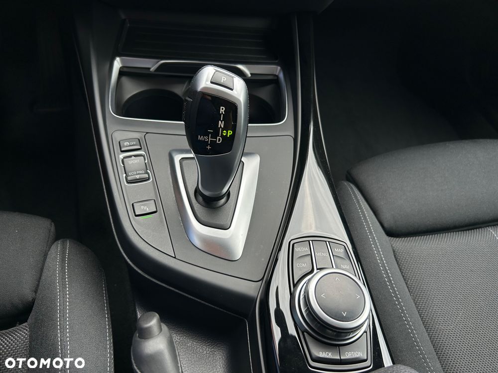 BMW Seria 1 118i GPF Sport Line - 24