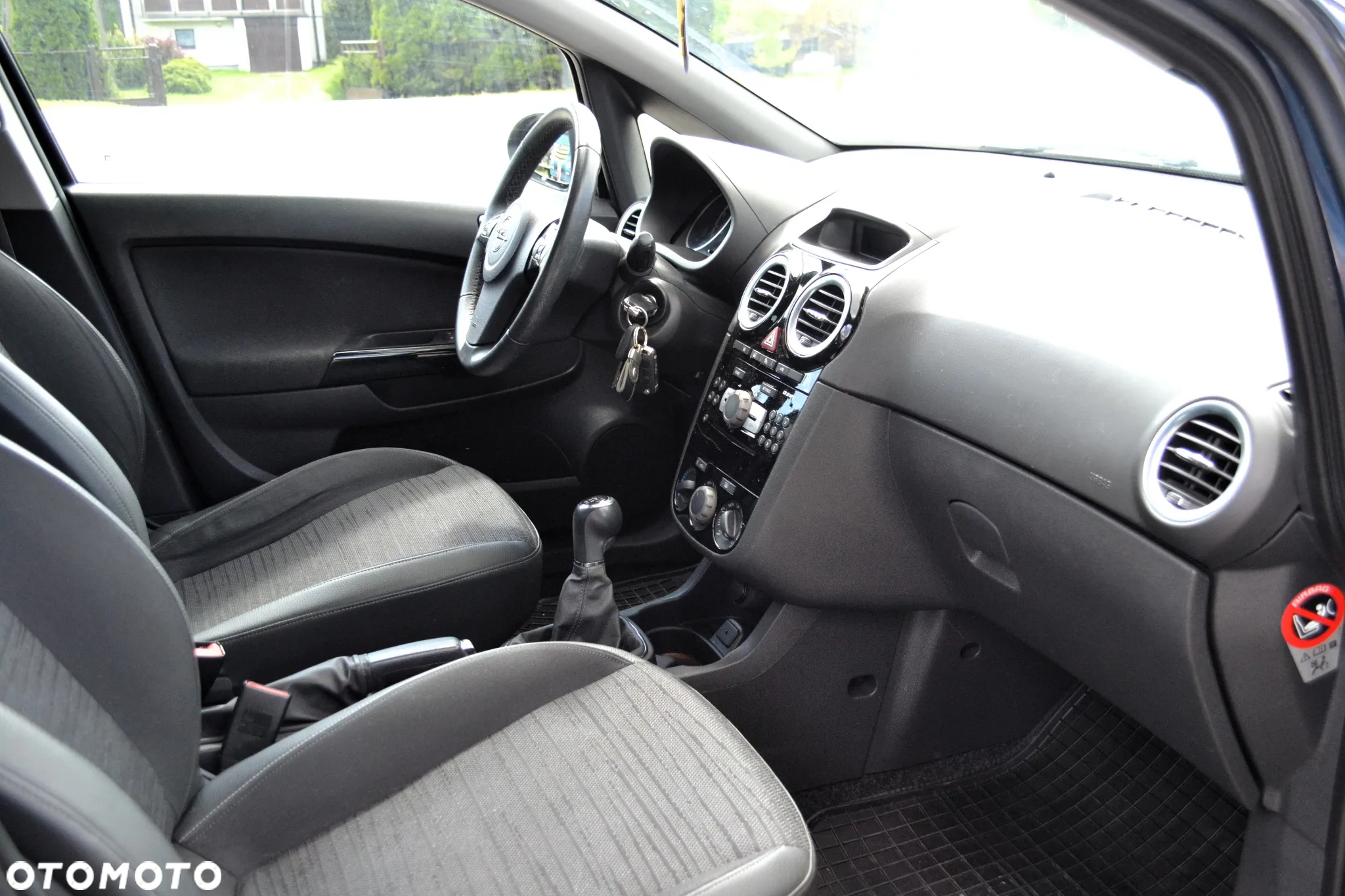 Opel Corsa 1.2 16V Essentia - 9