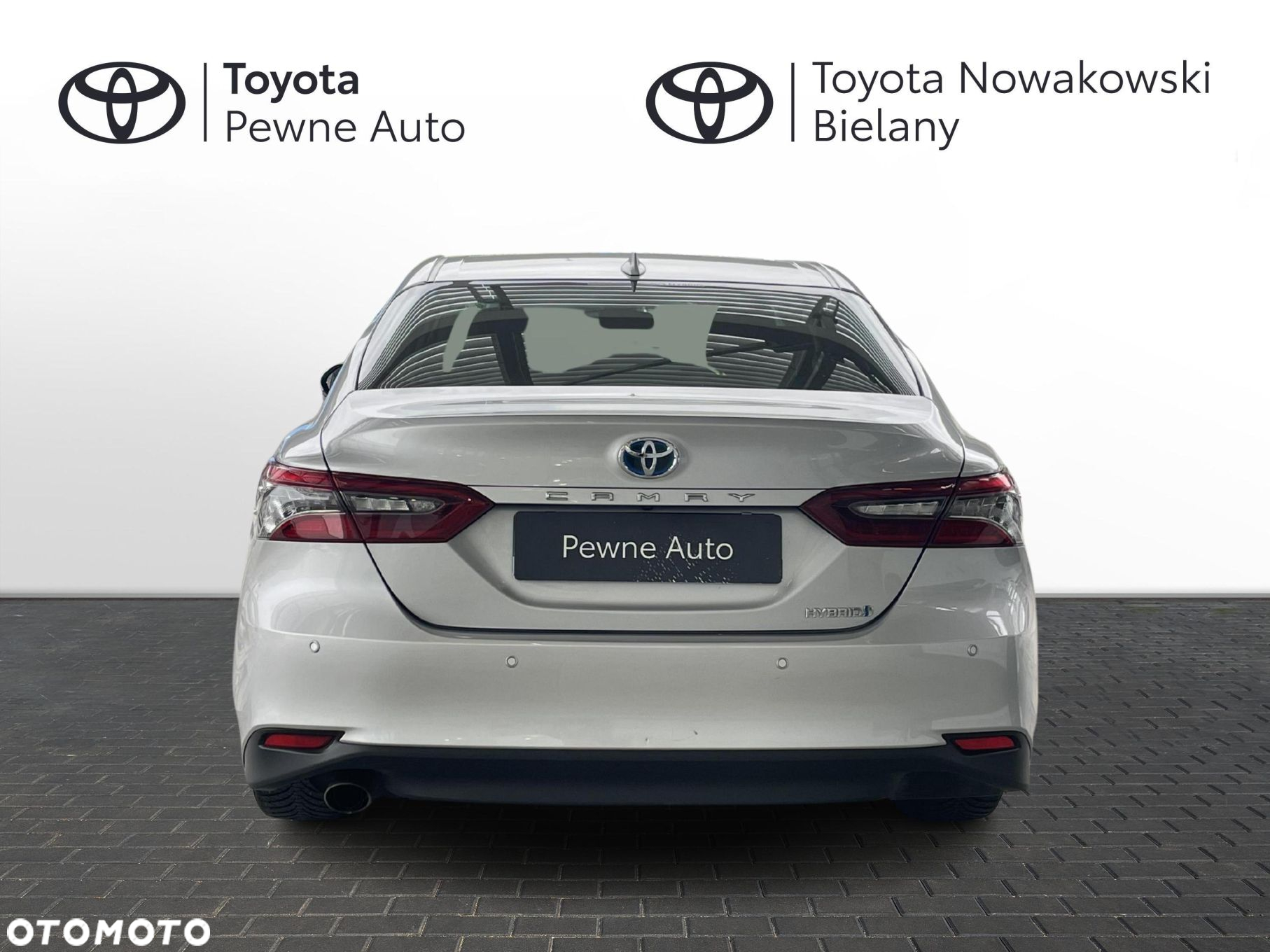 Toyota Camry - 4