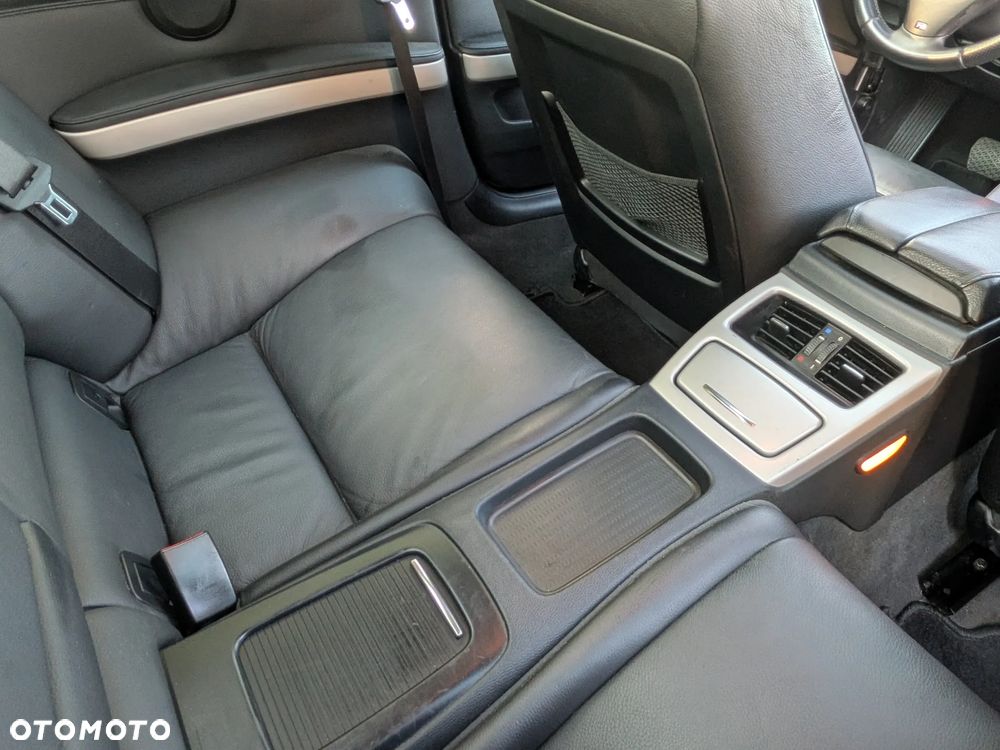 BMW Seria 3 325i - 32