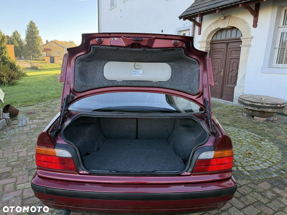 BMW Seria 3 316i - 8