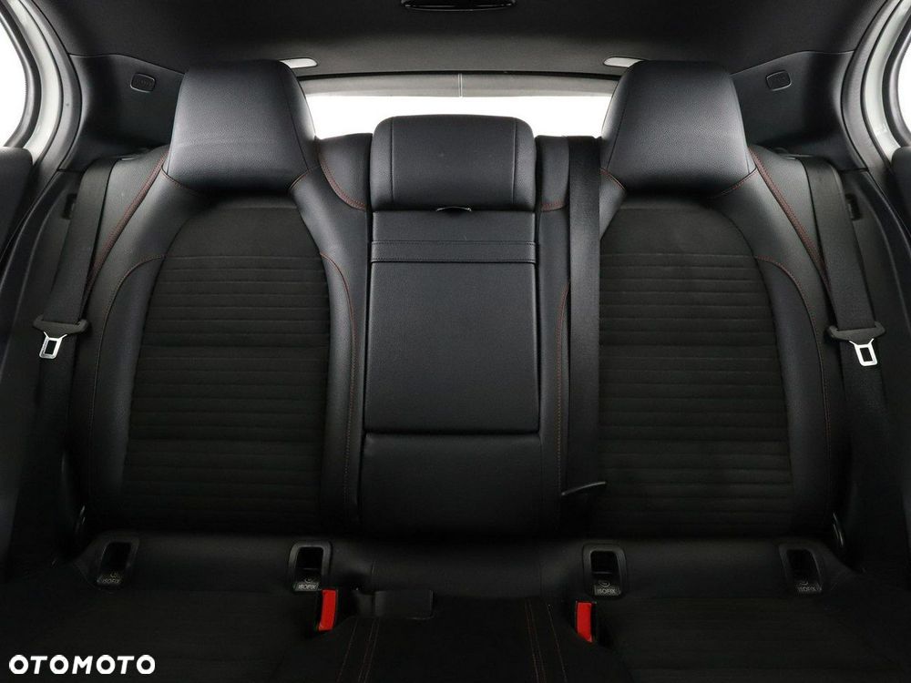 Mercedes-Benz GLA 180 AMG Line - 19