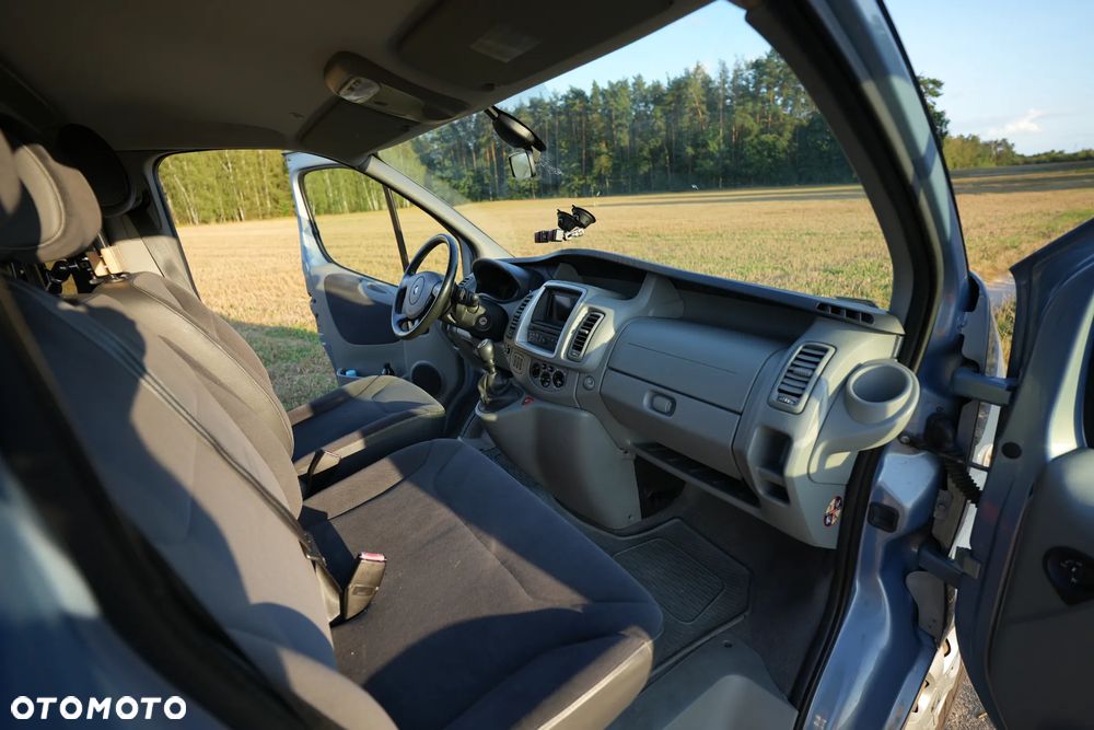 Renault Trafic Grand Passenger Black Edition - 20
