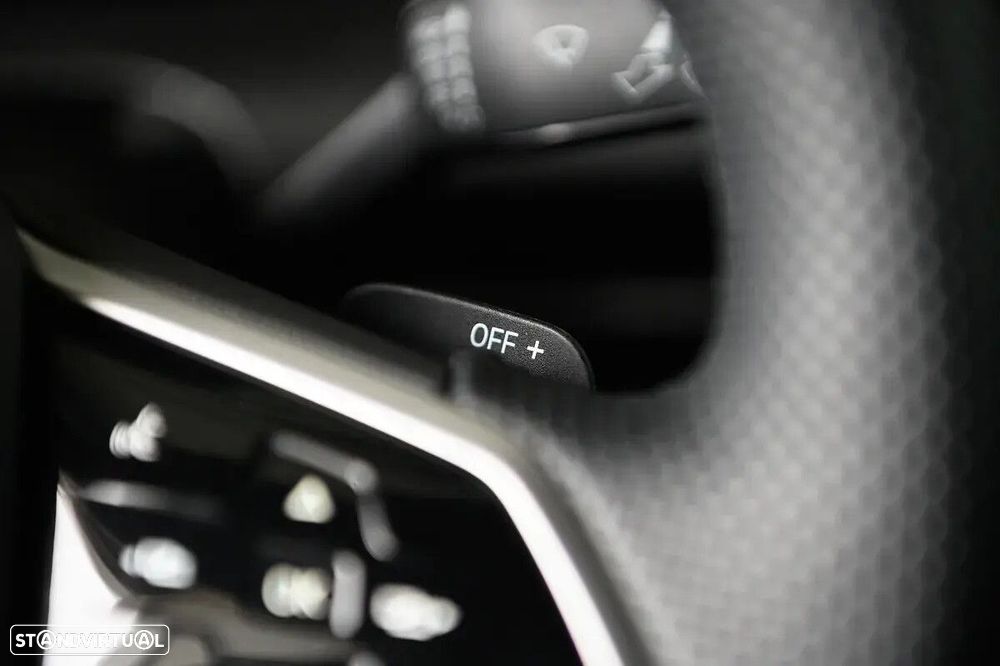 VW Golf 1.5 eTSI OPF DSG R-Line - 32