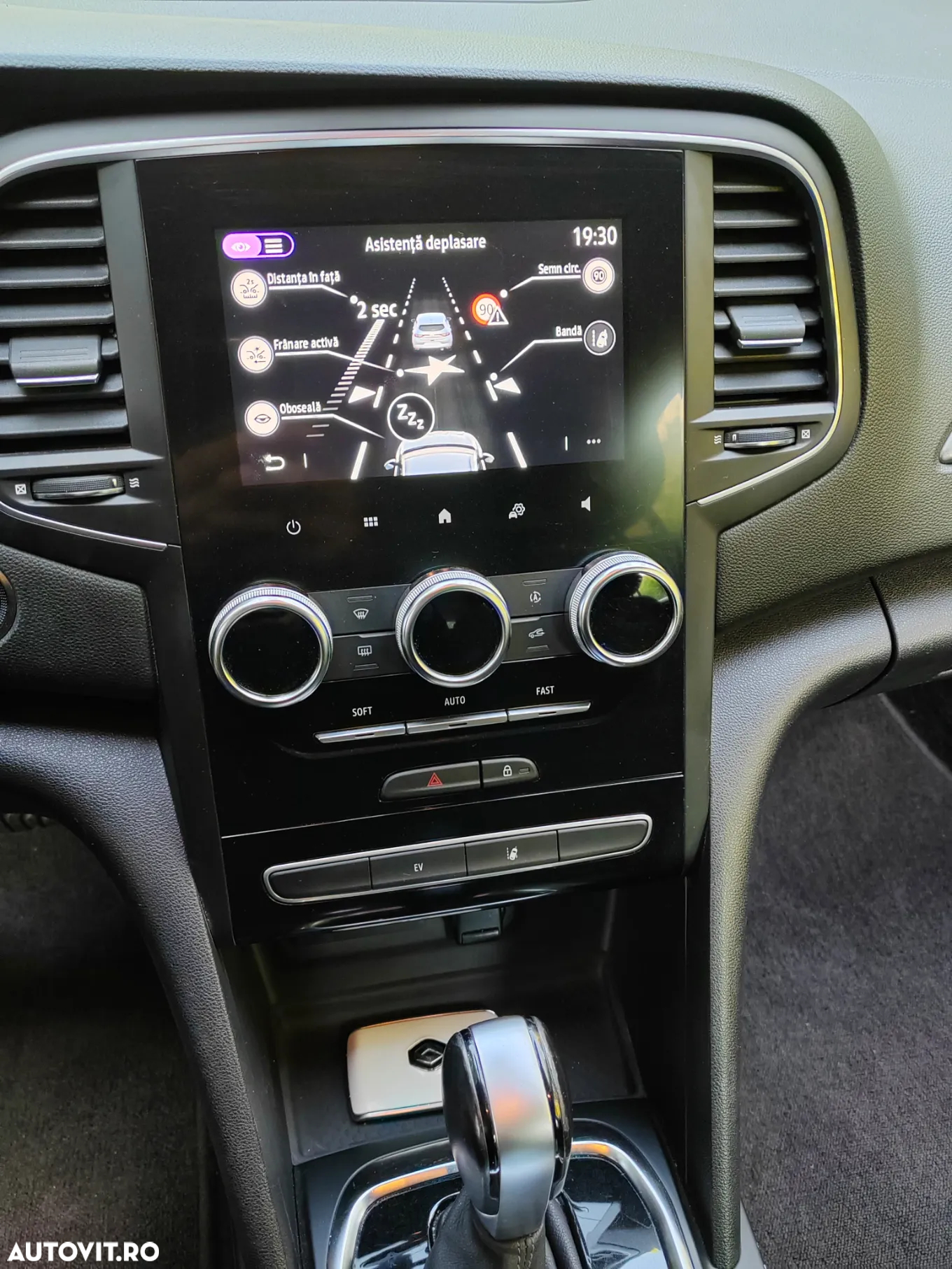 Renault Megane Grandtour E-TECH Plug-in 160 BUSINESS EDITION - 24
