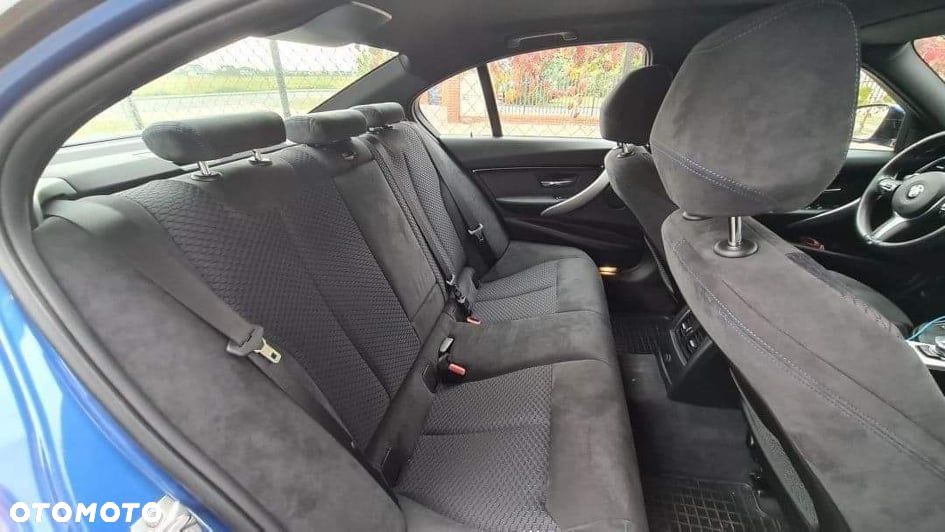 BMW Seria 3 320d xDrive - 10