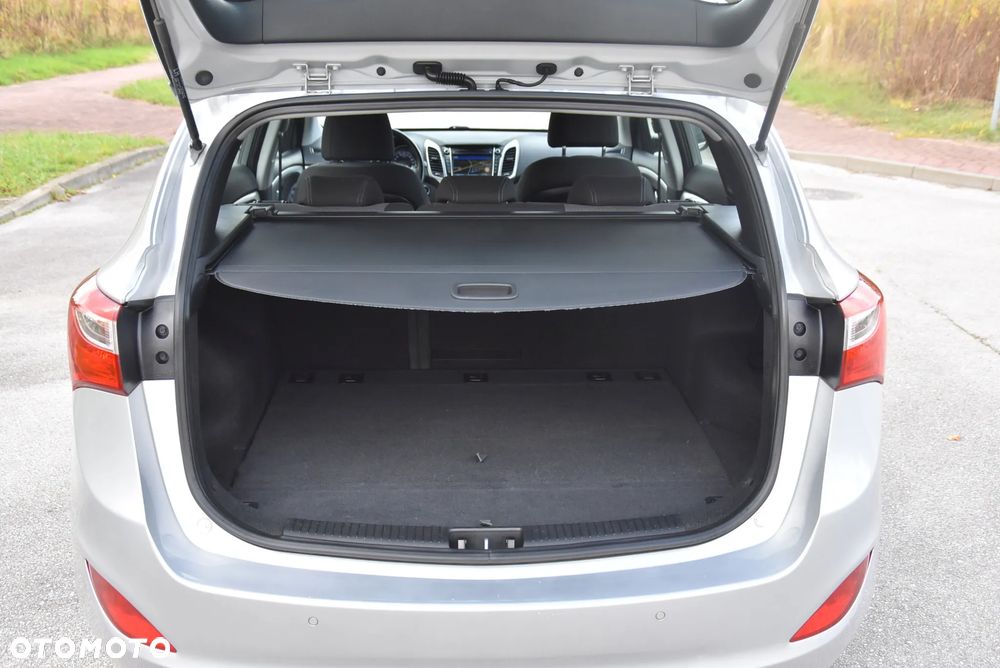 Hyundai i30 blue Kombi 1.4 YES Gold - 36
