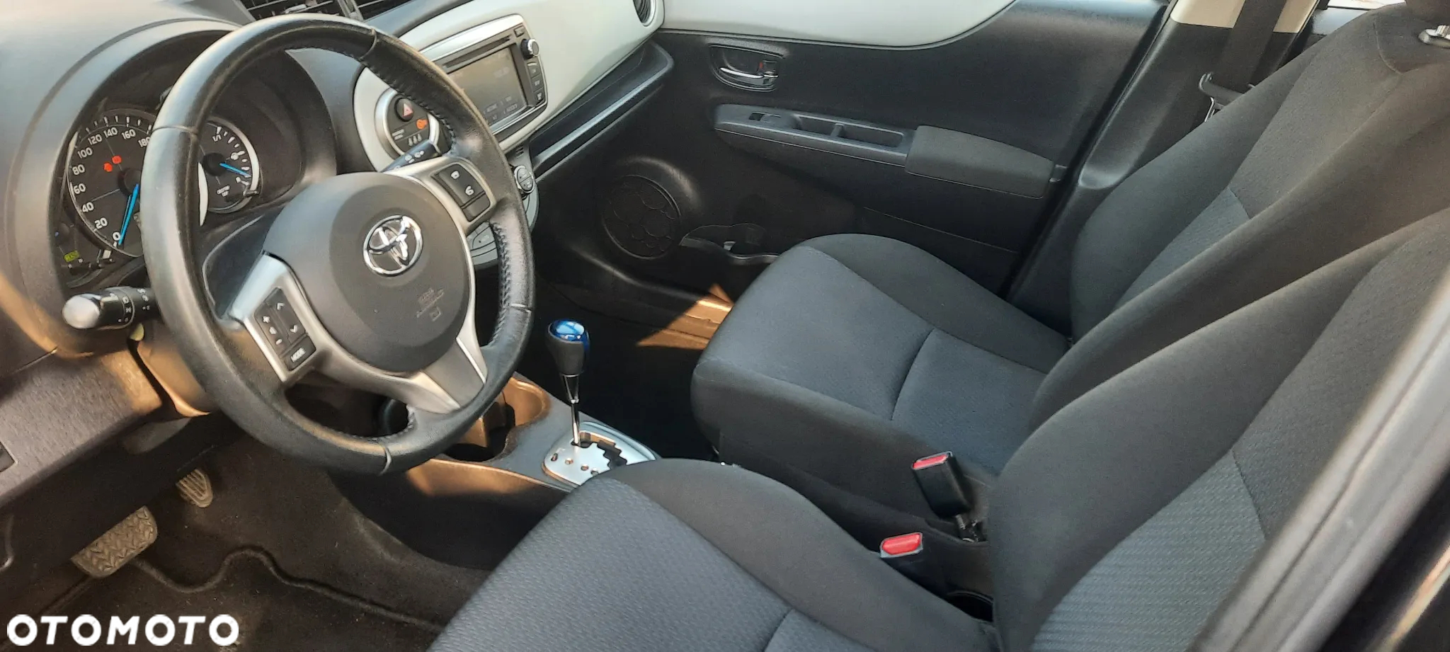 Toyota Yaris Hybrid 100 Dynamic - 15