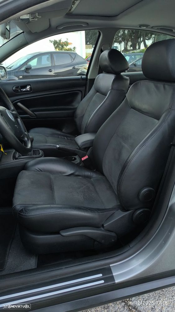 VW Passat 1.9 TDi Highline - 8