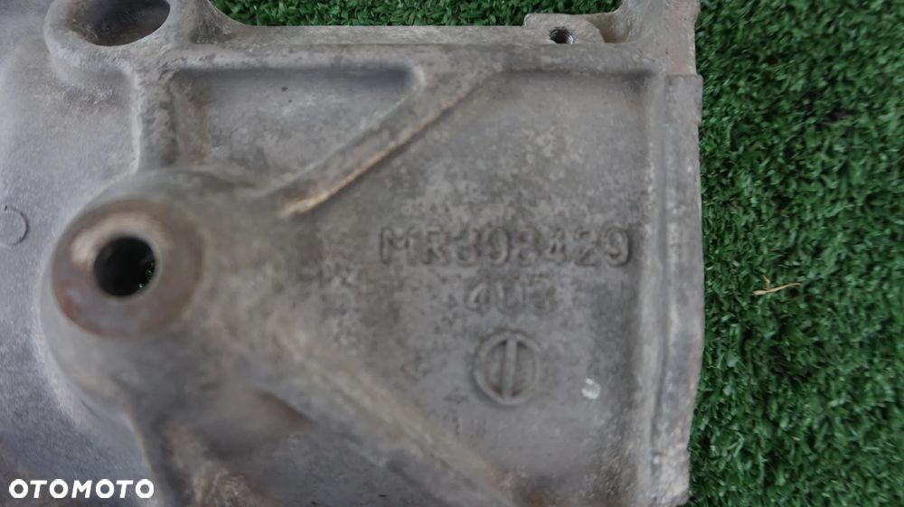 Mitsubishi Pajero III 3.5 V6 GDI 99-06 6G74 lapa mocowanie sprezarki klimatyzacji  MR398429 - 3