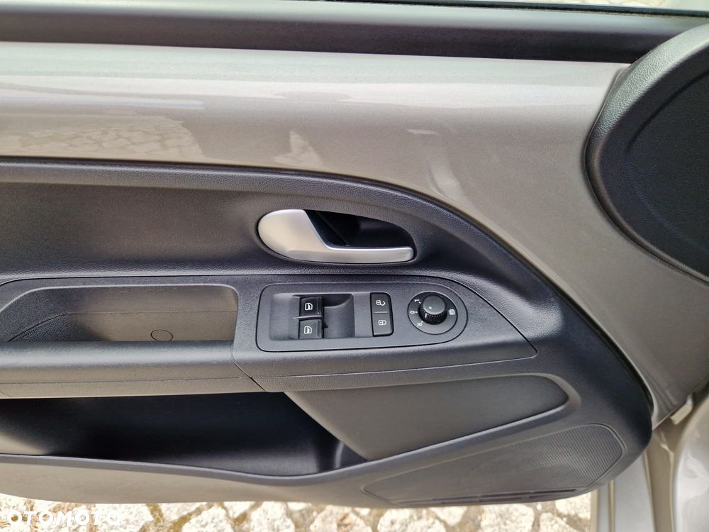 Volkswagen up! high - 27