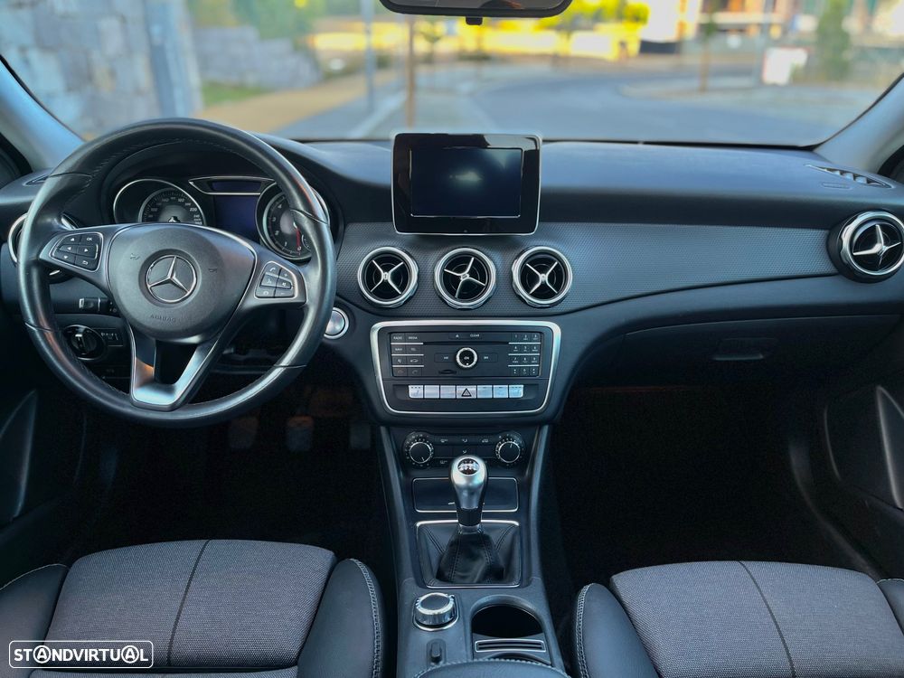 Mercedes-Benz GLA 180 Style - 5
