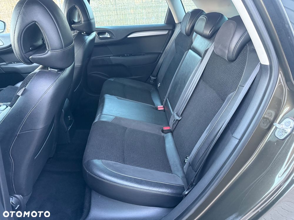 Citroën C4 VTi 120 Exclusive - 27