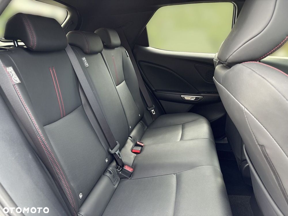 Lexus LBX 1.5 Hybrid Emotion - 17