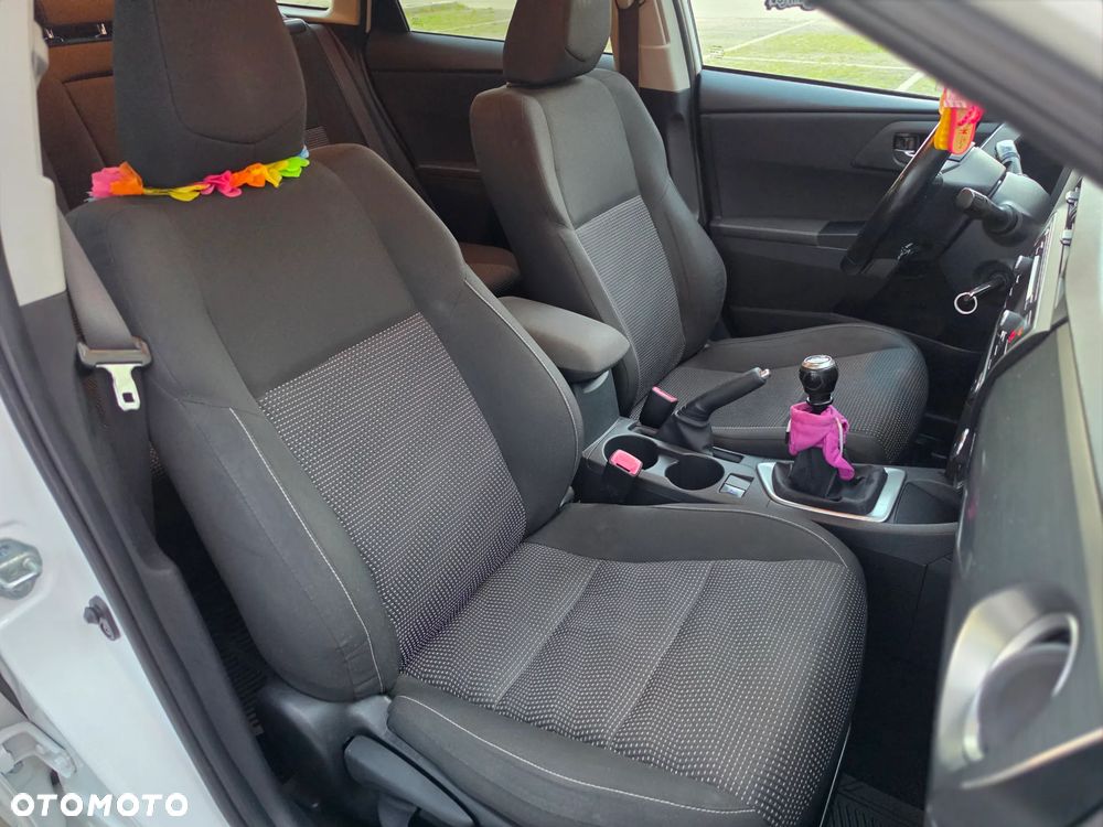Toyota Auris 2.0 D-4D Prestige - 23