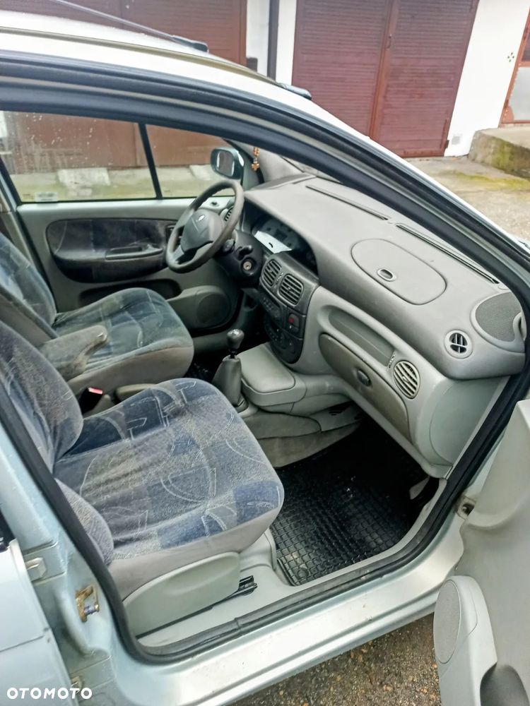 Renault Scenic 1.9 dCi Authentique - 10