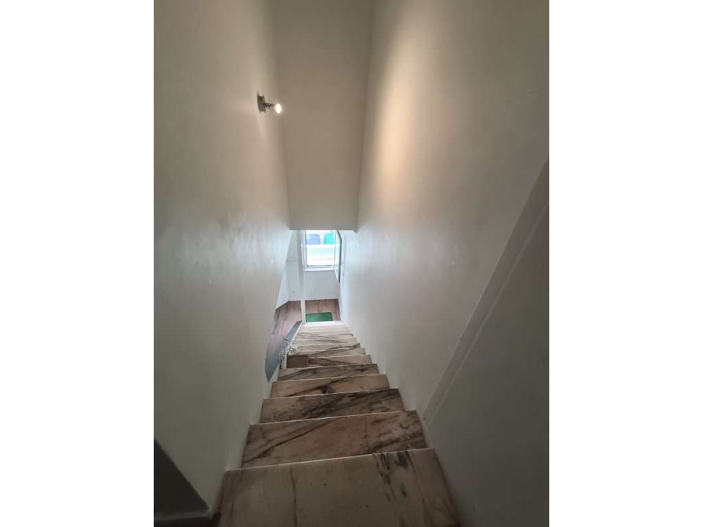 T3 com 3 pisos no centro da Amadora - Oportunidade! - Grande imagem: 5/17