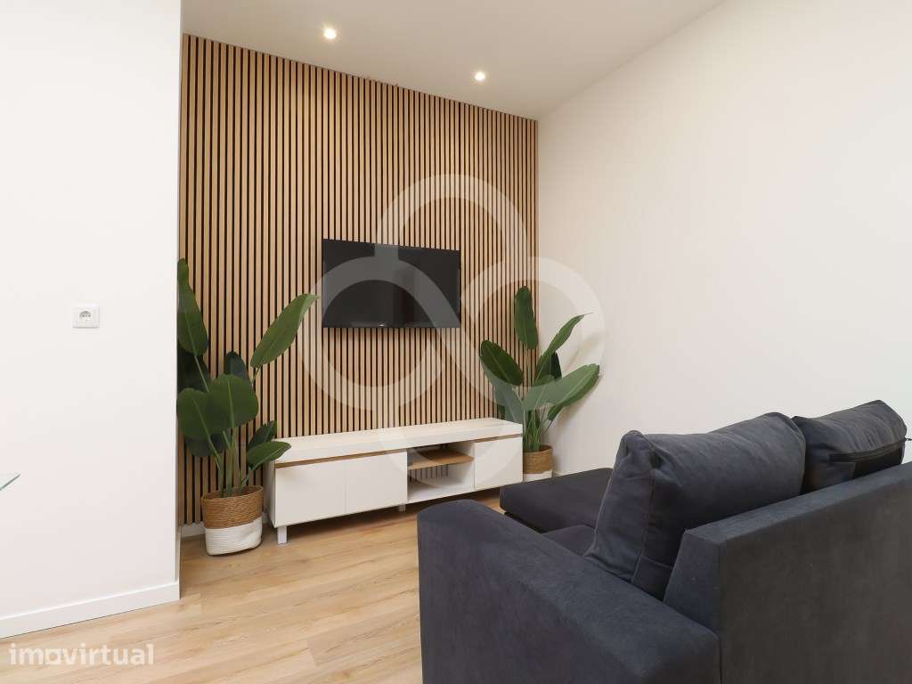 Apartamento T2 renovado totalmente com muita luz natural nos Anjos ... - Grande imagem: 5/16