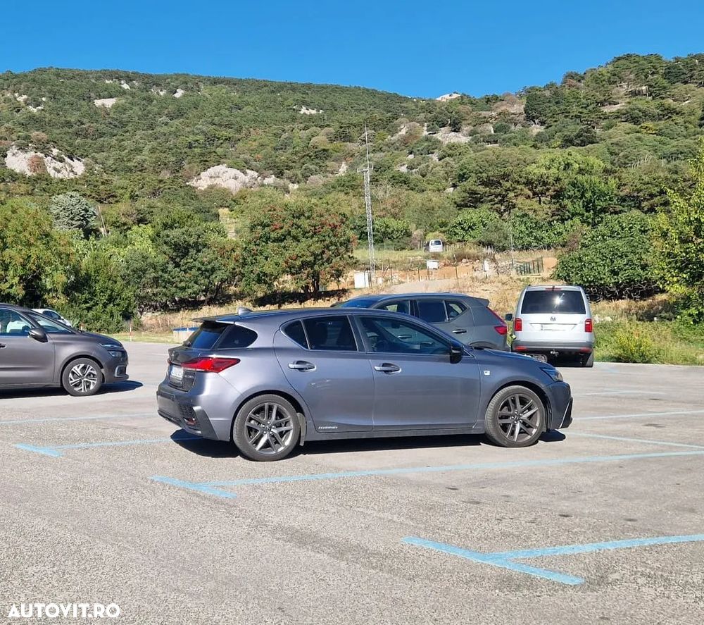 Lexus CT - 9