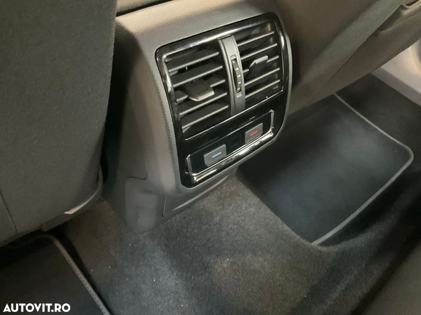 Volkswagen Passat Variant 2.0 TDI SCR DSG Business - 18