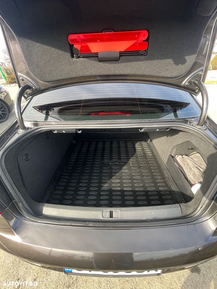Volkswagen Passat 2.0 TDI BlueMotion Technology DPF Comfortline - 14