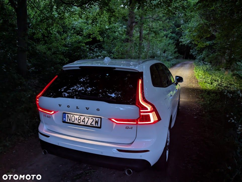 Volvo XC 60 B4 B Momentum - 12