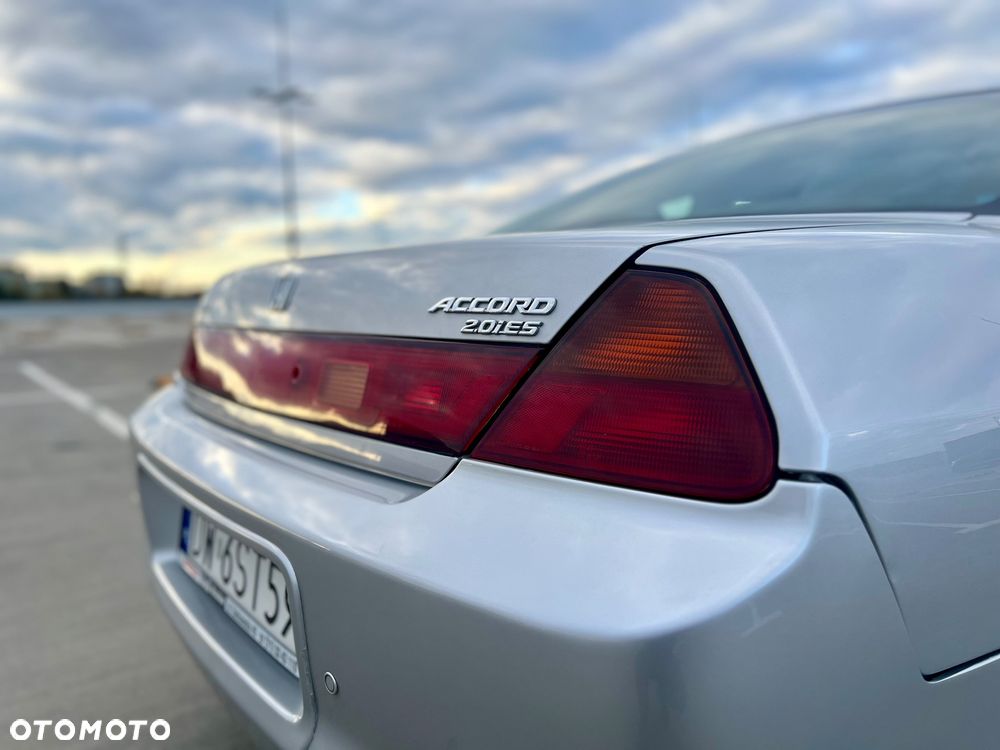 Honda Accord 2.0 ES - 10