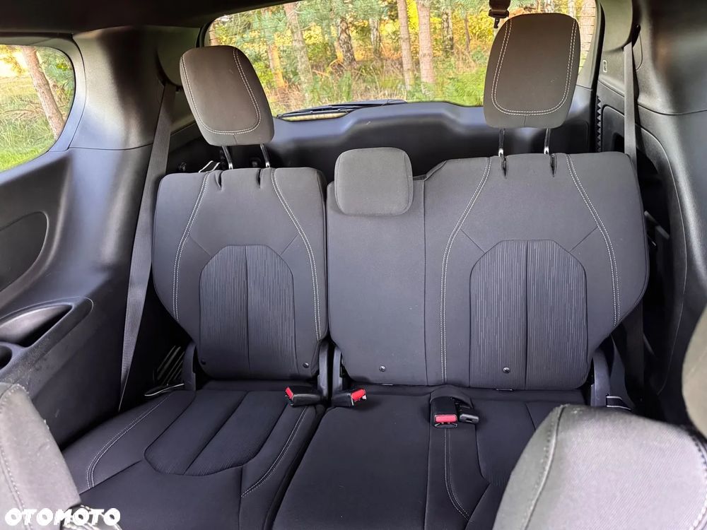 Chrysler Pacifica - 17