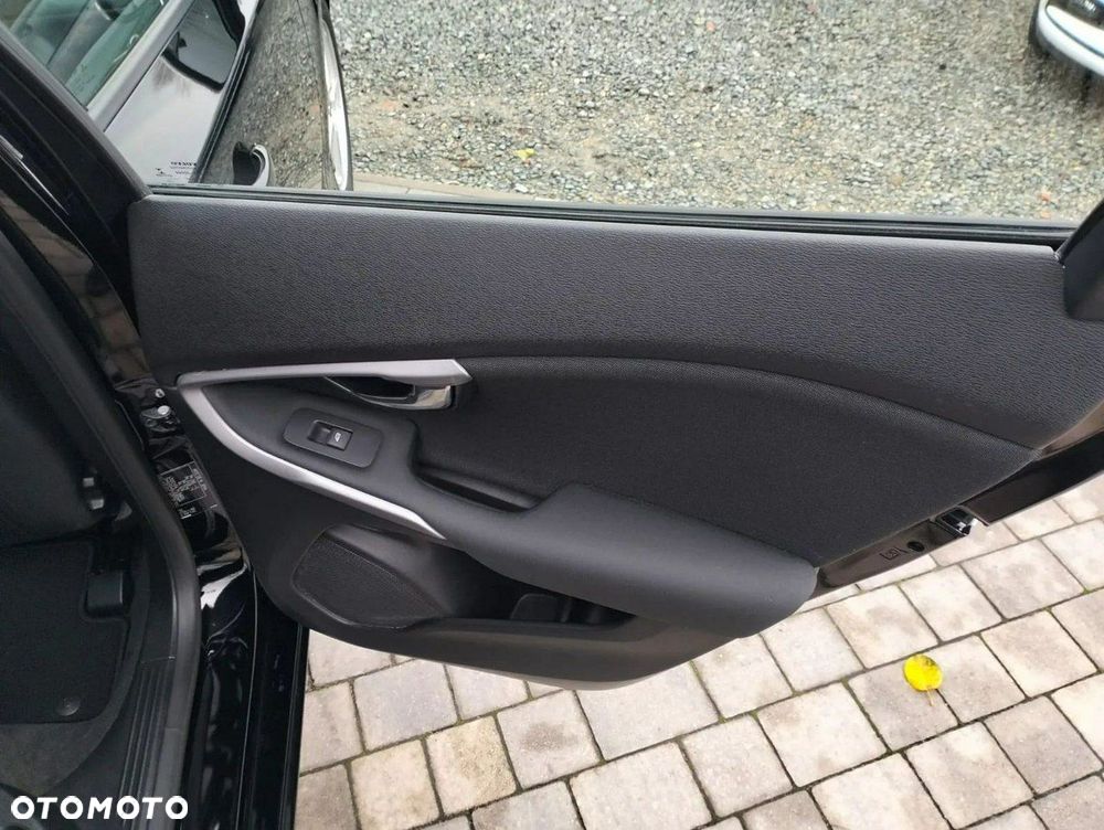 Volvo V40 D2 Momentum - 24