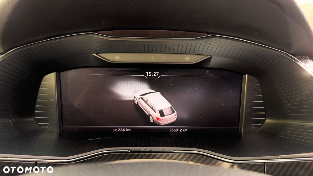 Skoda Superb 2.0 TDI DSG Sportline - 40