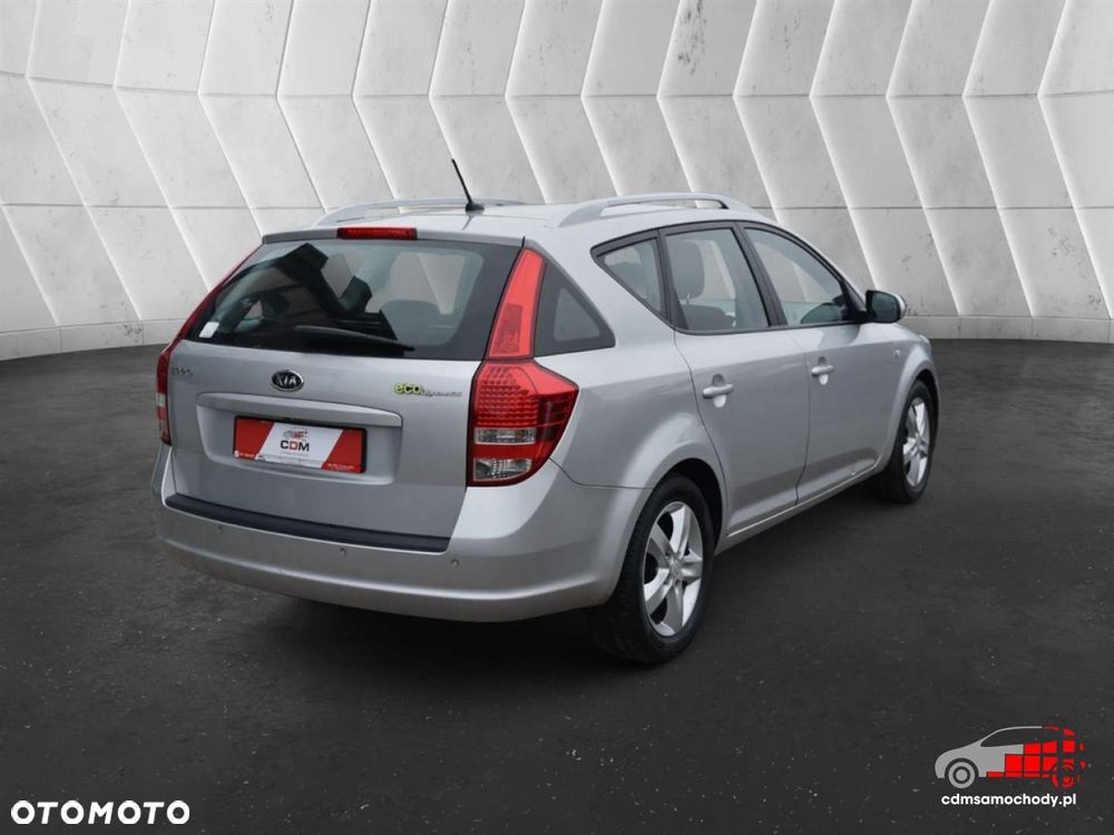 Kia Ceed - 10